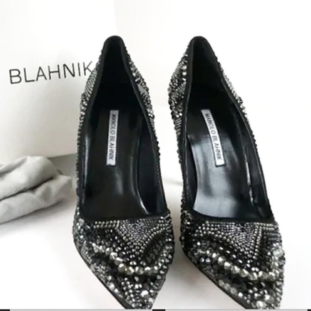 NWT Manolo Blahnik BB Black Satin Swarovski Embellished Crystal Pumps 9.5